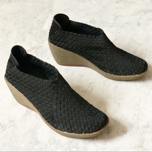 black wedge shooties